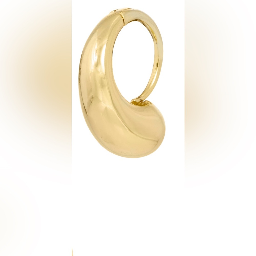 SAVVY CIE JEWELS Minimalist Huggie Hoop Earring